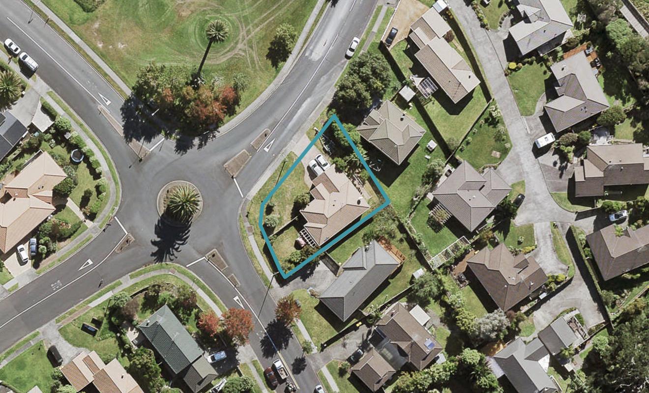 99 Unsworth Drive, Unsworth Heights, Auckland - Carousel 1