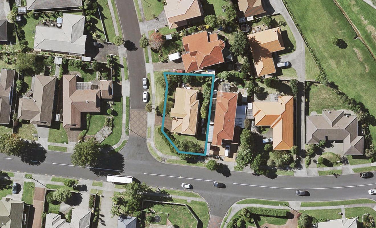 1 Pajaro Place, Golflands, Auckland - Carousel 1