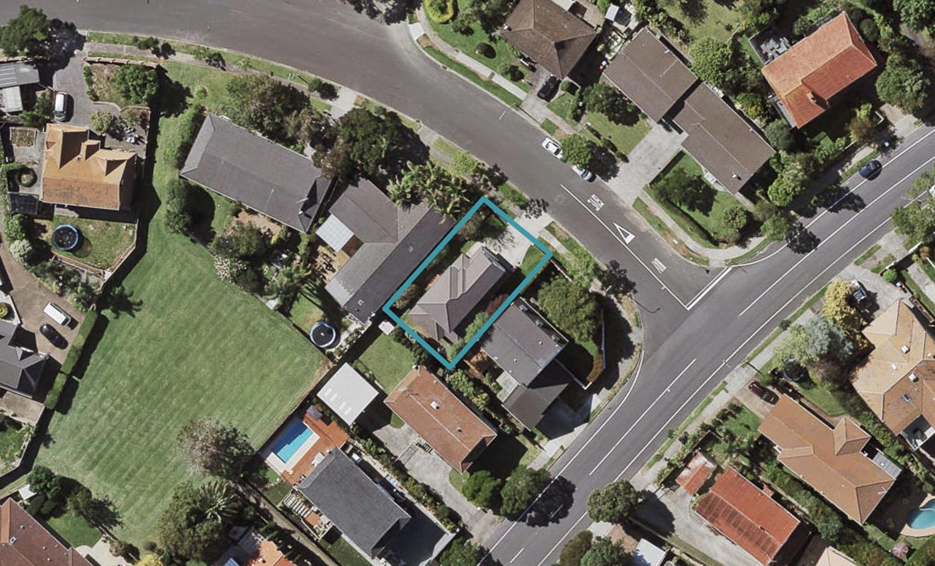 33 Pyatt Crescent, Saint Johns, Auckland - Carousel 1