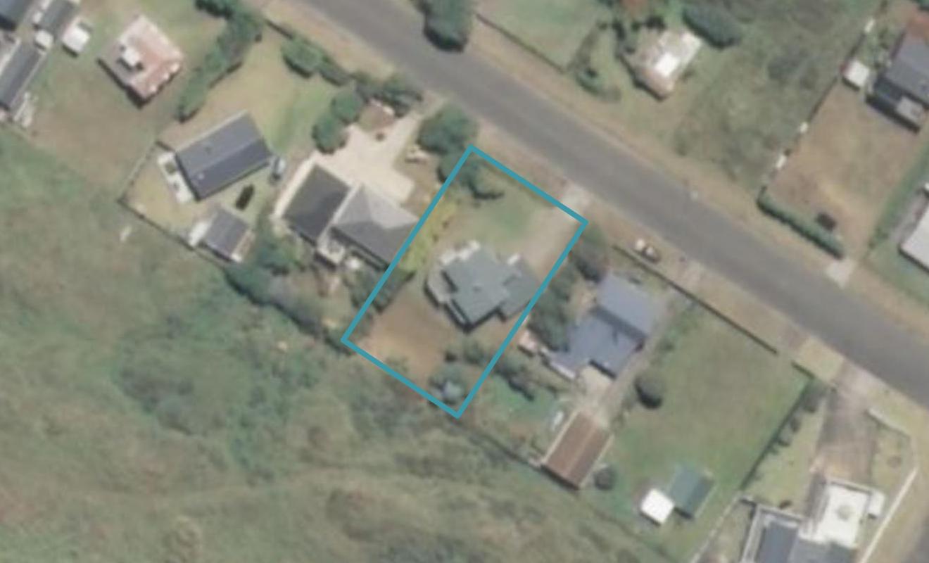 8 James Street, Waikawa Beach, Levin - Carousel 1