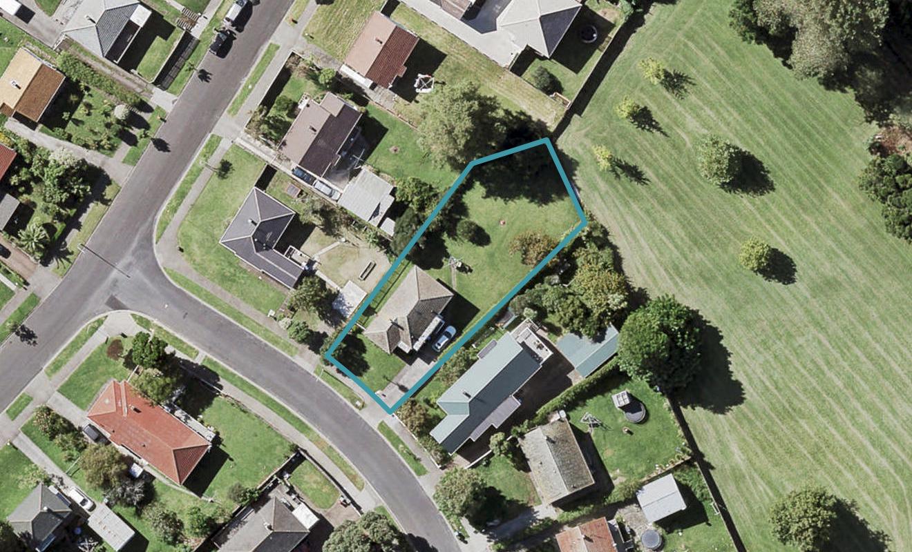 4 Wimbledon Crescent, Glen Innes, Auckland - Carousel 1