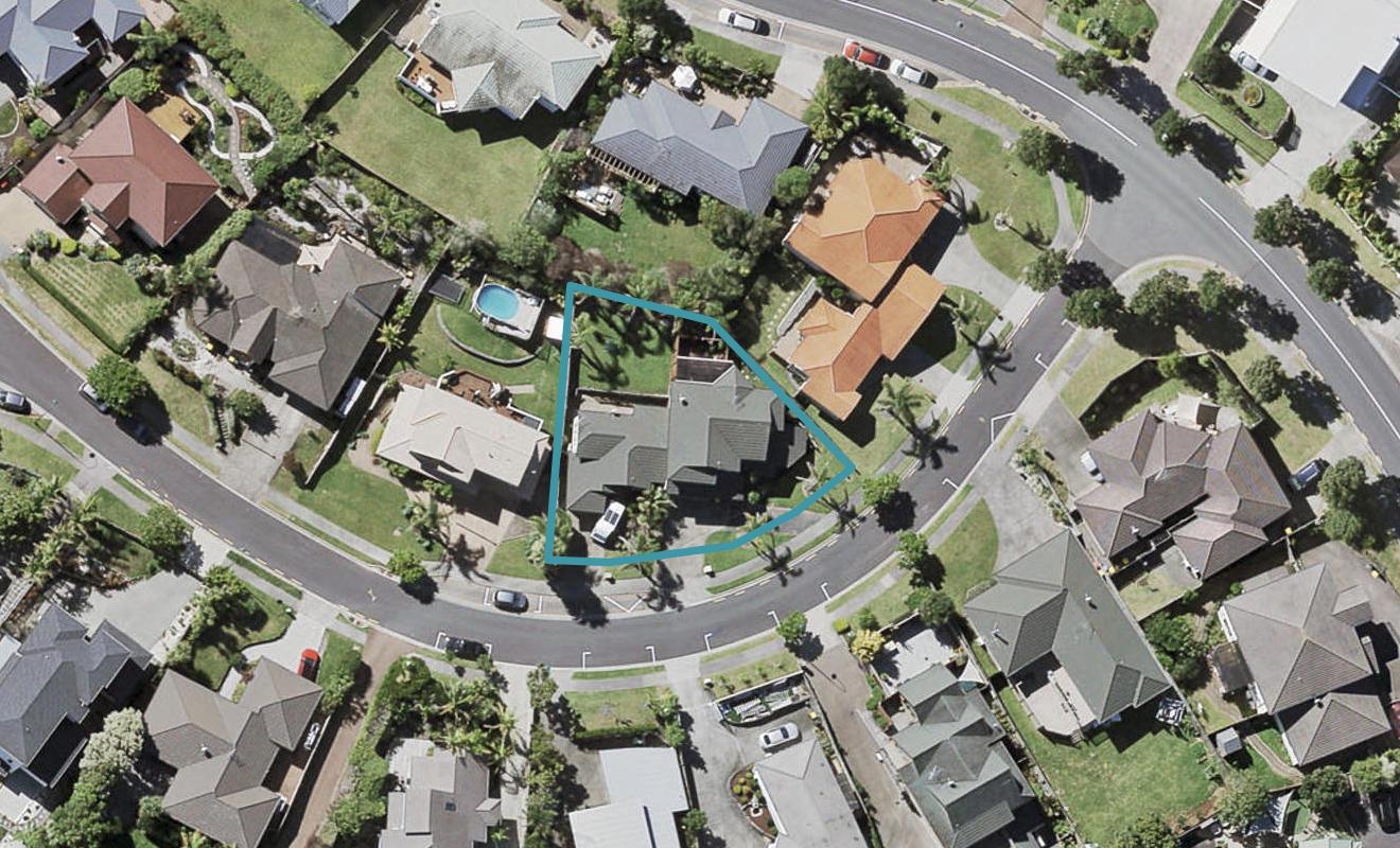 3 Baulcomb Parade, Windsor Park, Auckland - Carousel 1