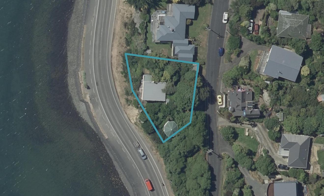 8 Bayne Terrace, Macandrew Bay, Dunedin - Carousel 1