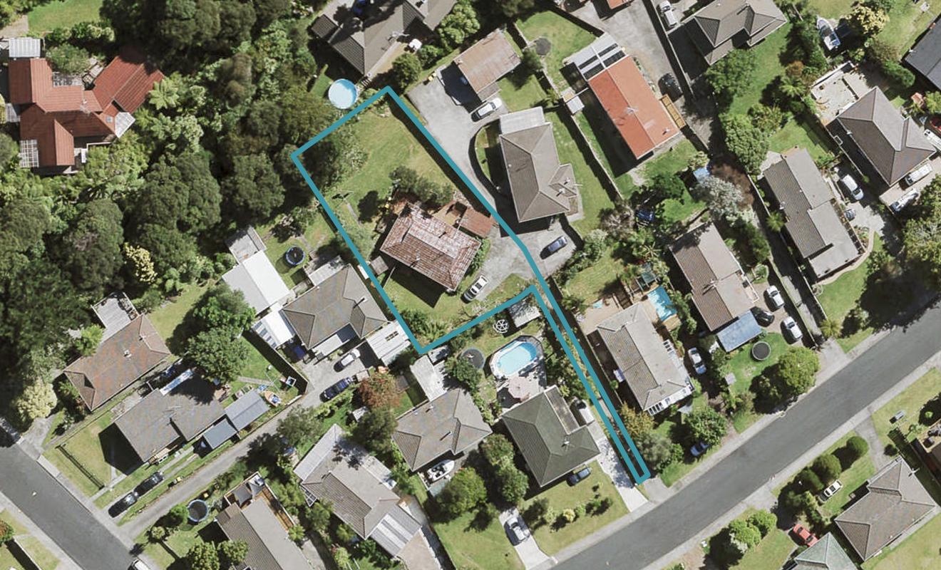 33 Staincross Street, Green Bay, Auckland - Carousel 1