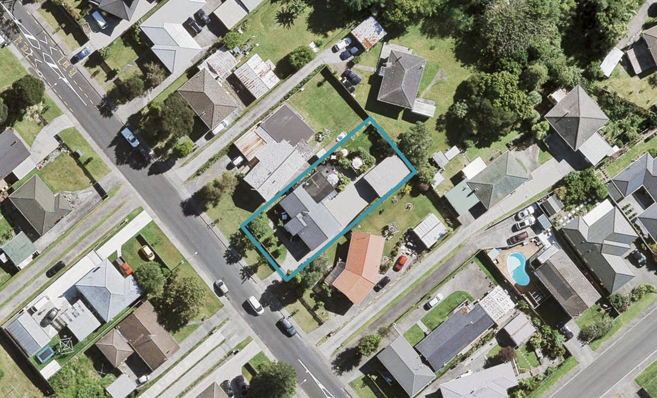 45 Castleford Street, Green Bay, Auckland - Carousel 1