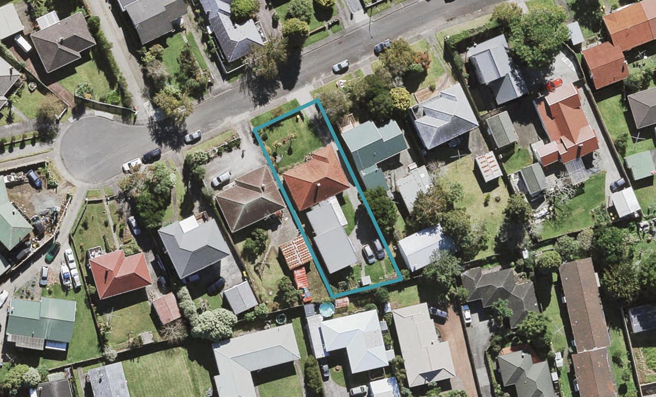 10 Mickle Street, Te Atatu South, Auckland - Carousel 1