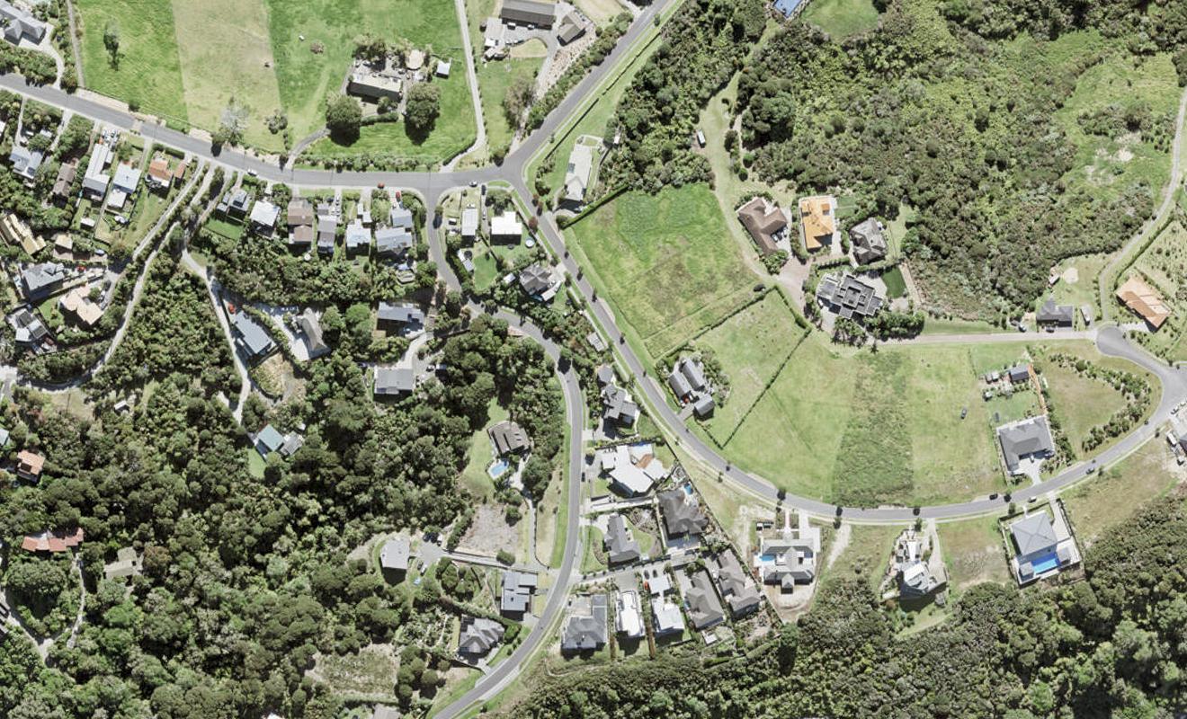 5 Beauvoir Avenue, Matakatia, Whangaparaoa - Carousel 1