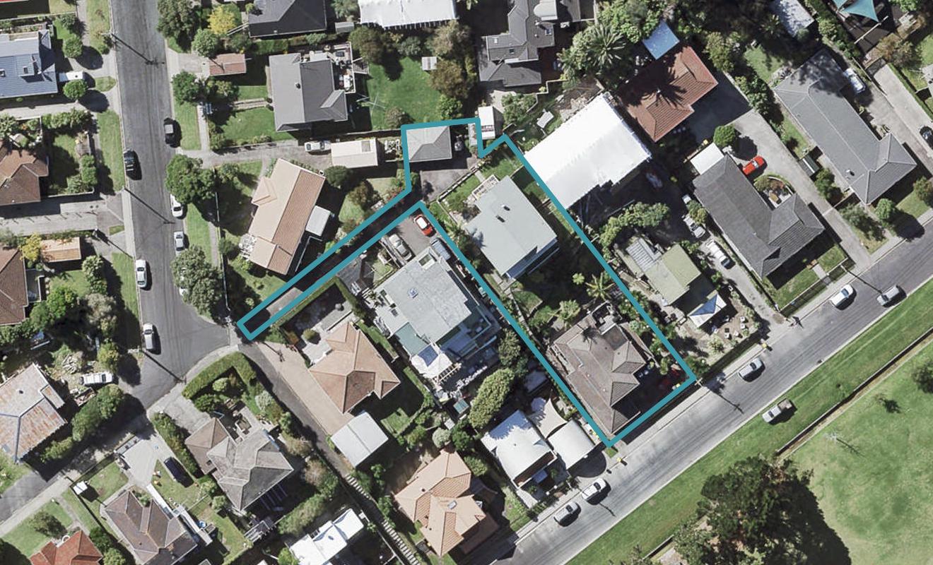 1/30 Seabreeze Road, Narrow Neck, Auckland - Carousel 1