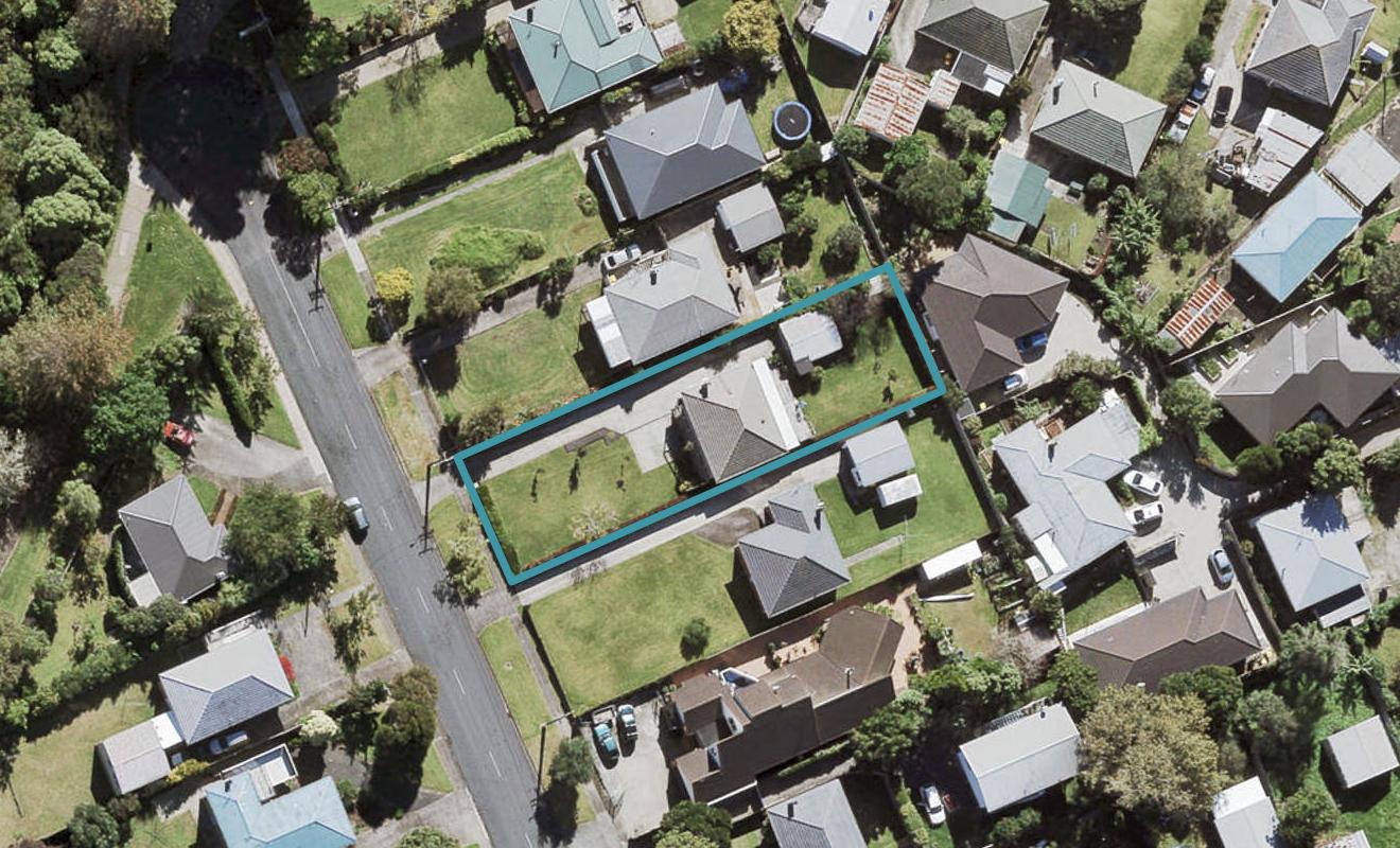 129 Flanshaw Road, Te Atatu South, Auckland - Carousel 1