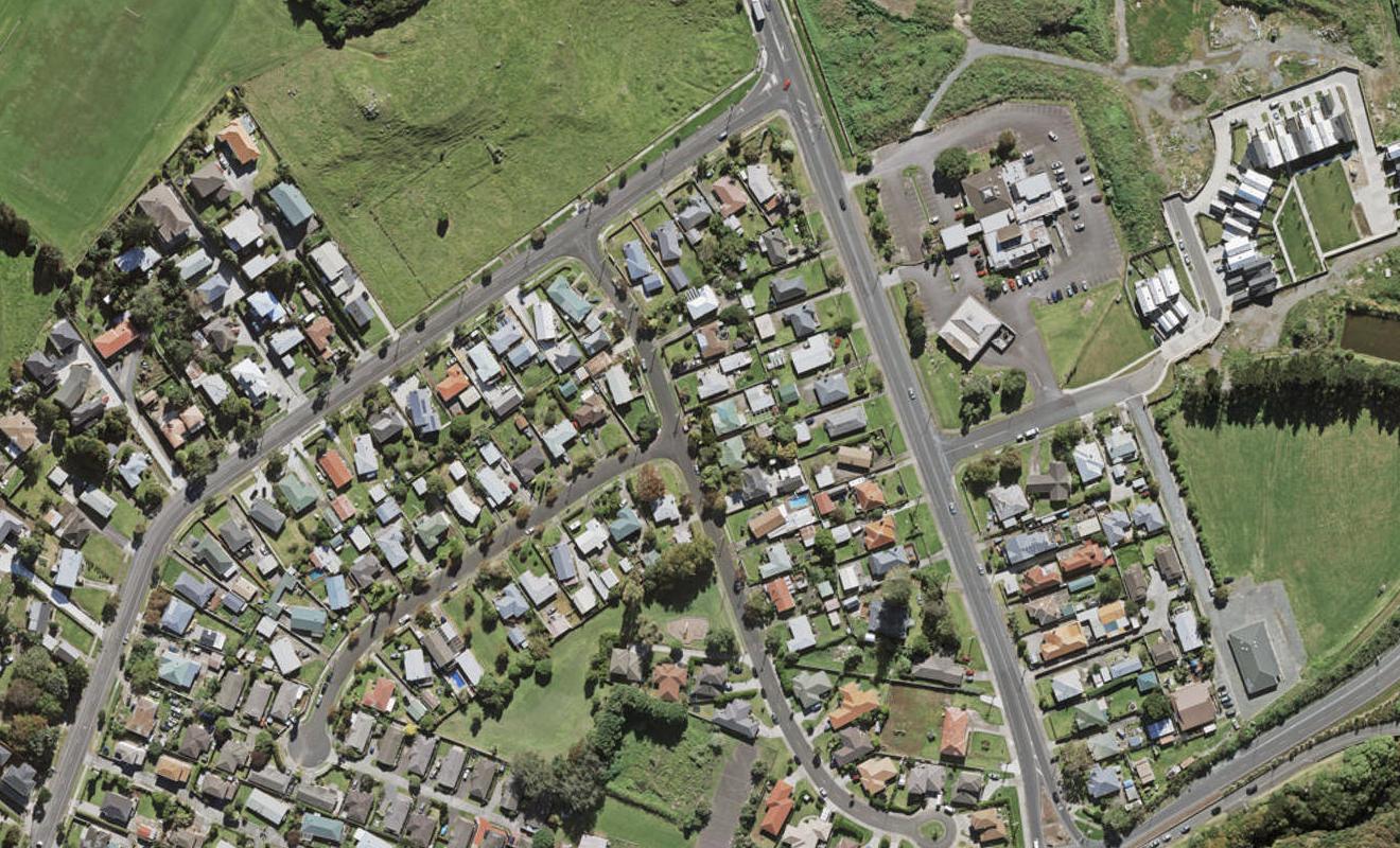 7 Kamaka Road, Mangere Bridge, Auckland - Carousel 1