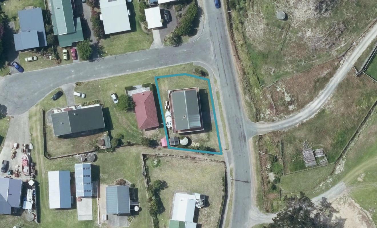 112 Newcastle Street, Māhia - Carousel 1