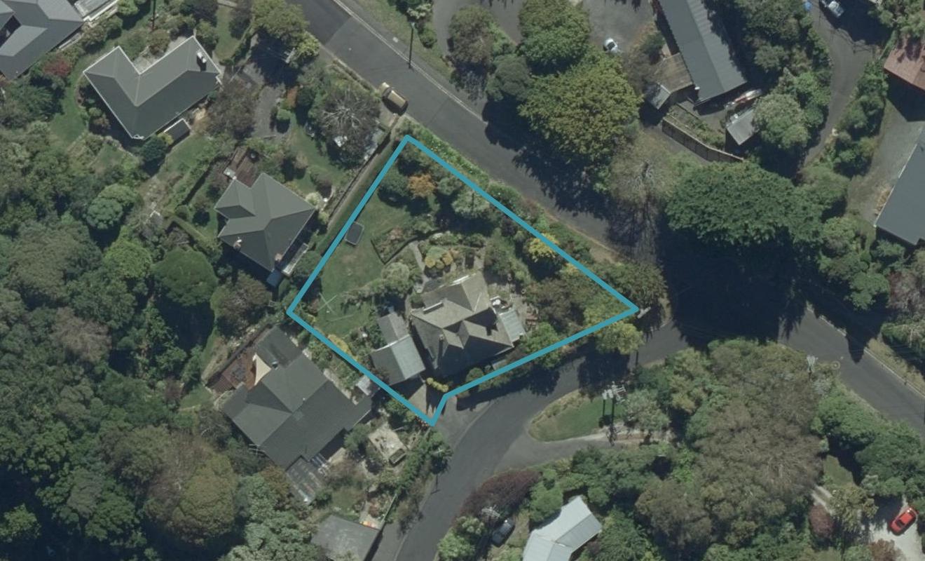 29 Howard Street, Macandrew Bay, Dunedin - Carousel 1