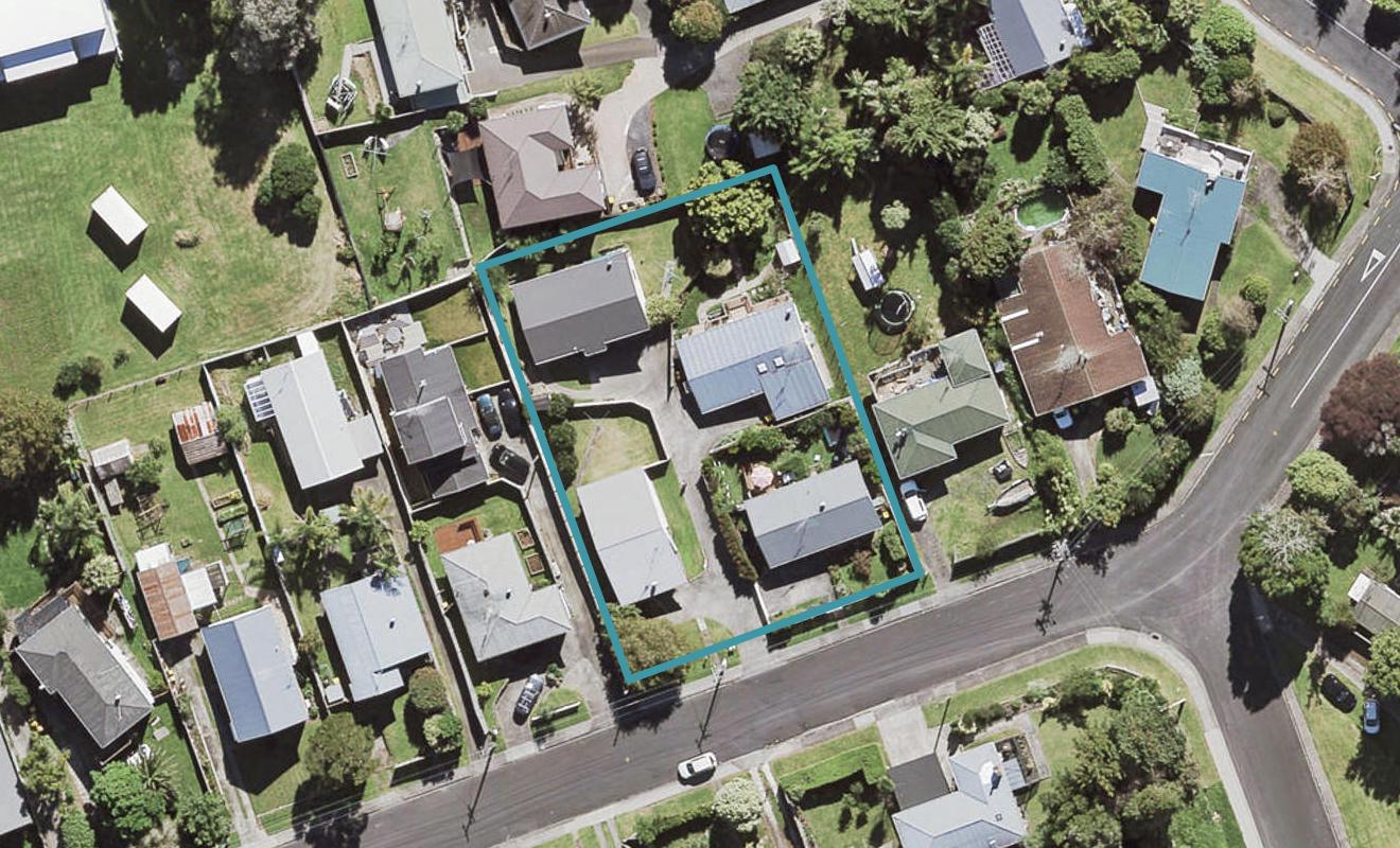 2/25 Levesque Street, Birkdale, Auckland - Carousel 1