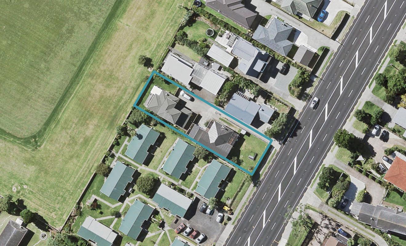 2/482 East Coast Road, Windsor Park, Auckland - Carousel 1