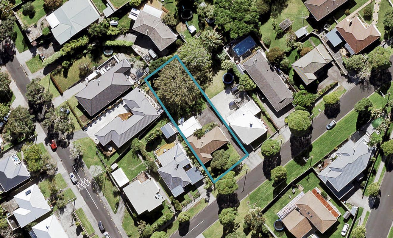 27 Barton Street, Blockhouse Bay, Auckland - Carousel 1