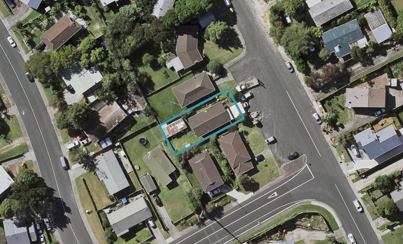 56 Totaravale Drive, Totara Vale, Auckland - Carousel 1