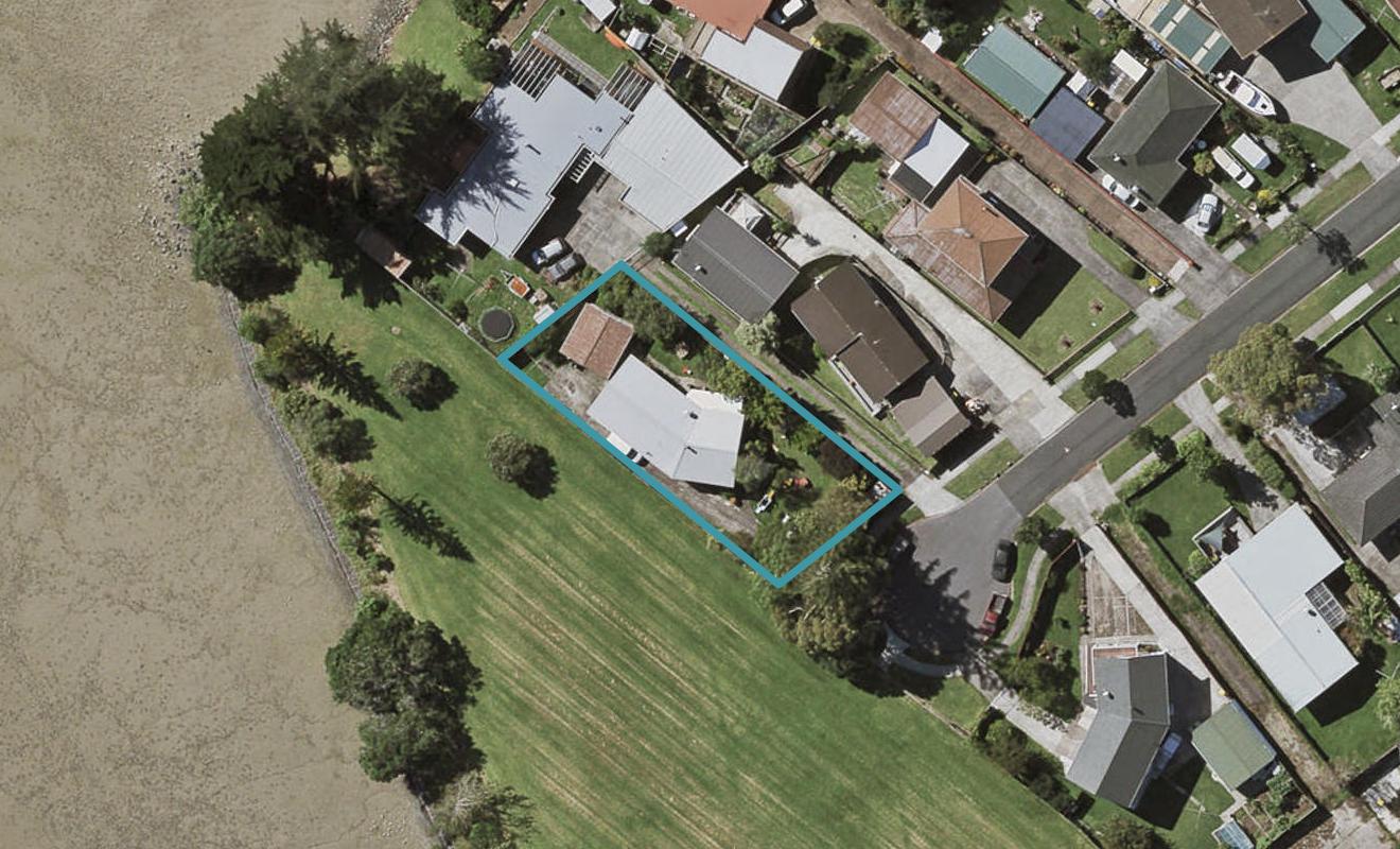 15 Riverina Avenue, Pakuranga, Auckland - Carousel 1