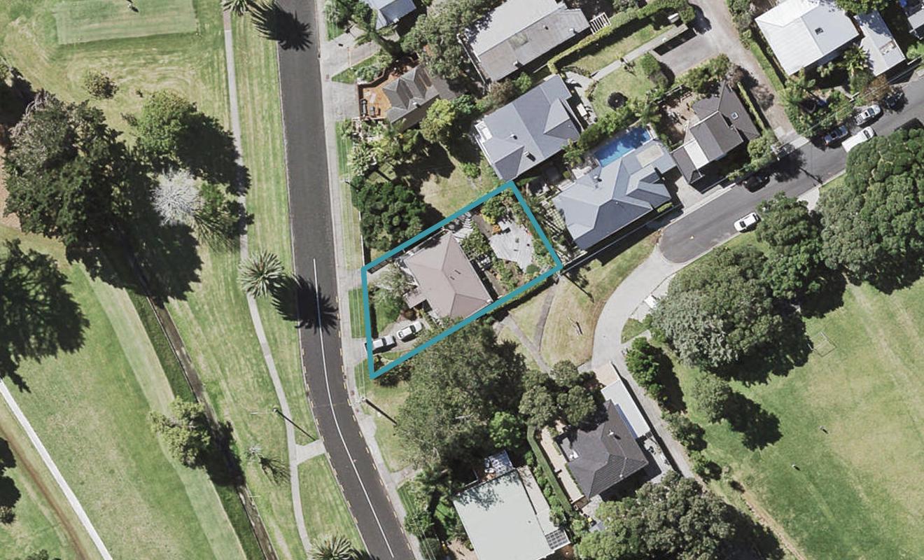 48 Wairoa Road, Narrow Neck, Auckland - Carousel 1