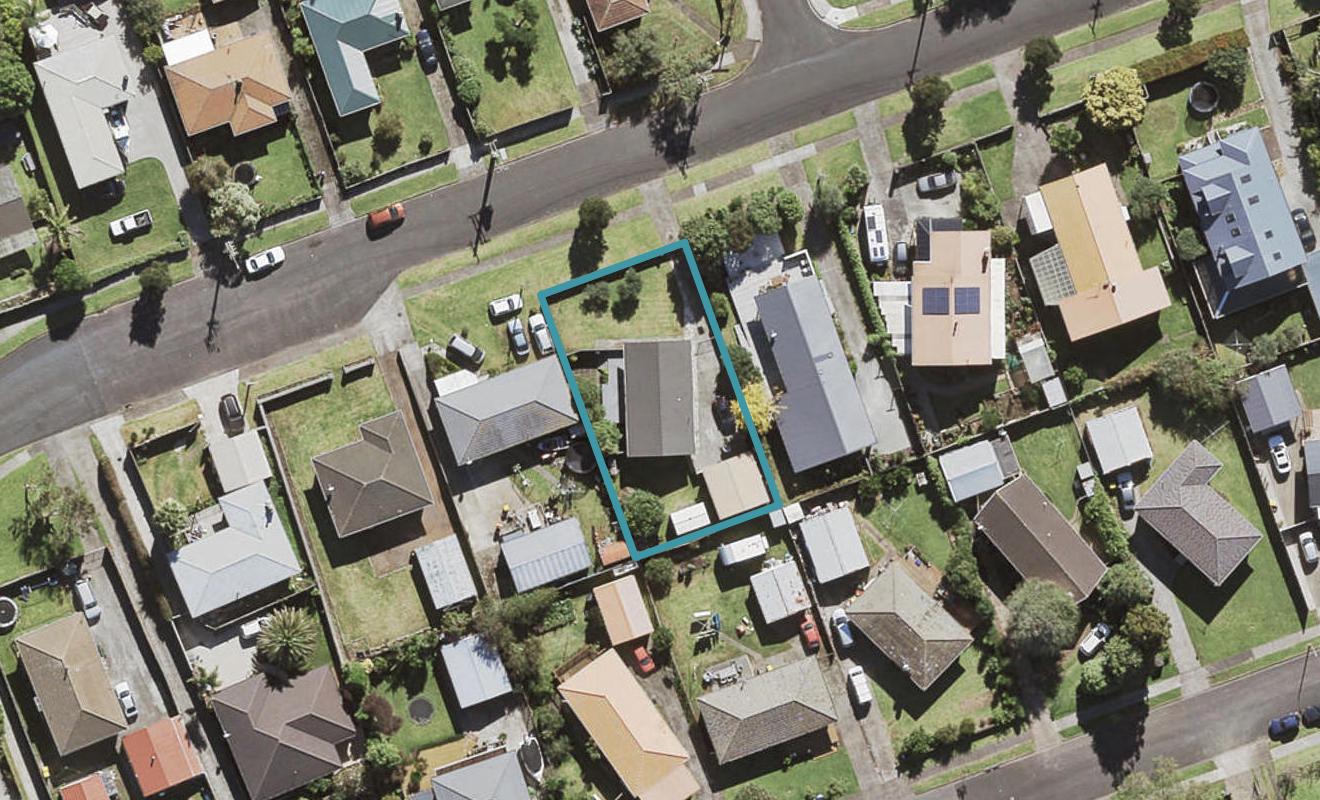 16 Matapouri Road, Mangere Bridge, Auckland - Carousel 1