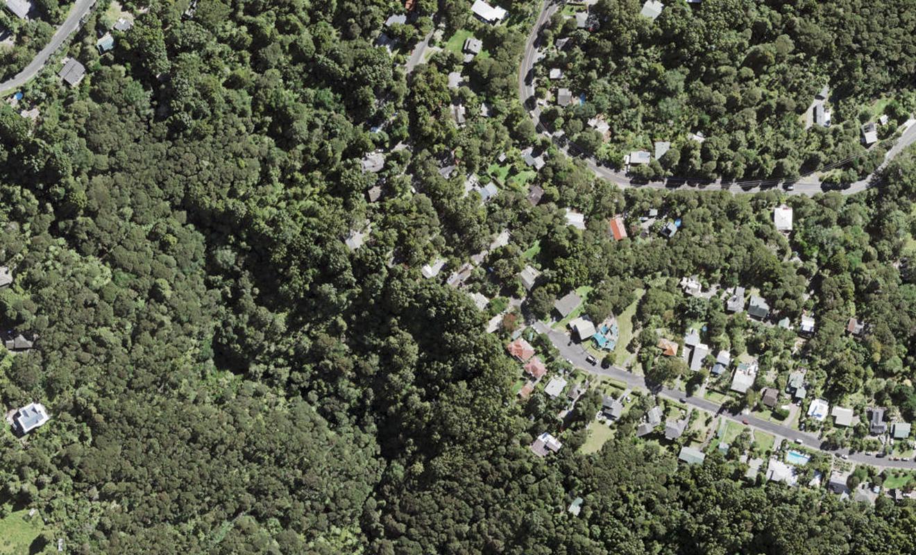 25 Minnehaha Avenue, Titirangi, Auckland - Carousel 1