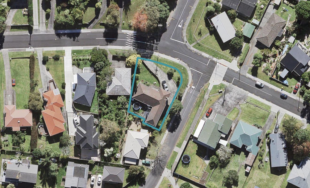 27 Divich Avenue, Te Atatu South, Auckland - Carousel 1
