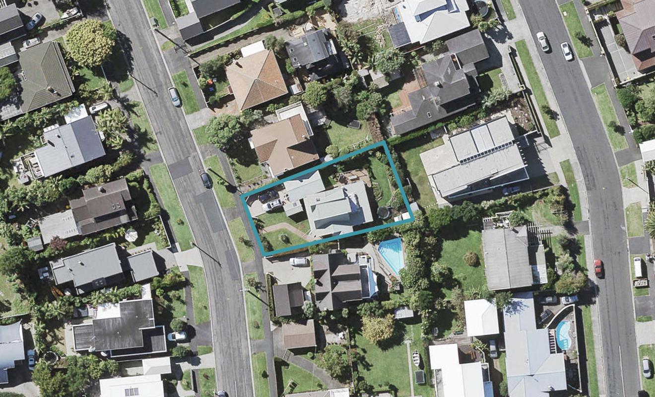 4 Merani Street, Narrow Neck, Auckland - Carousel 1