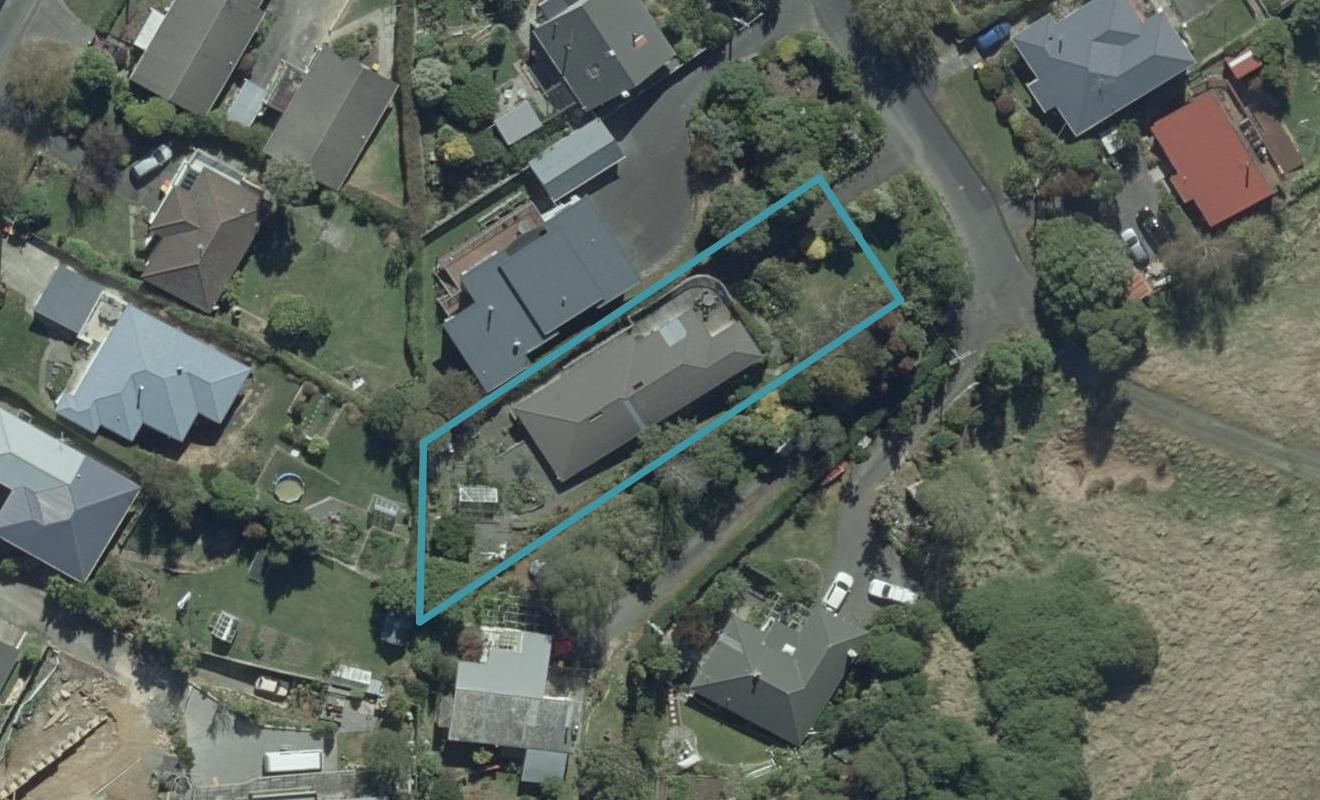 8 Featherston Street, Macandrew Bay, Dunedin - Carousel 1