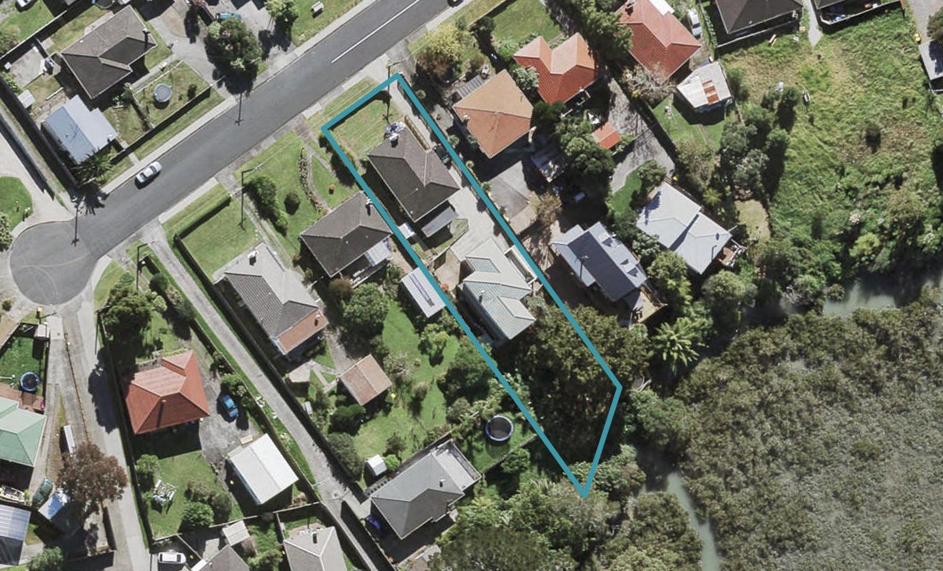 14 Bedford Street, Te Atatu South, Auckland - Carousel 1