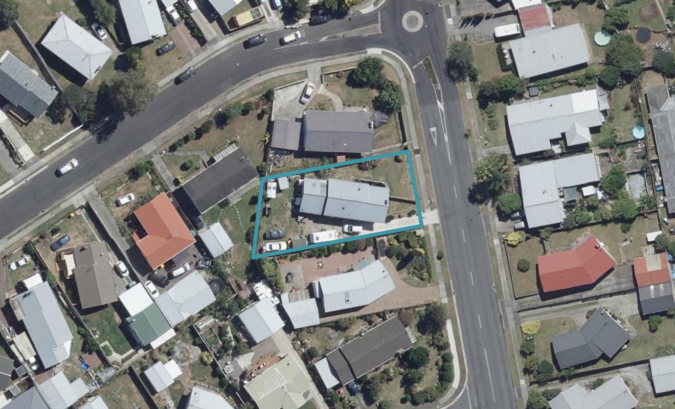 19 Deanwell Avenue, Deanwell, Hamilton - Carousel 1