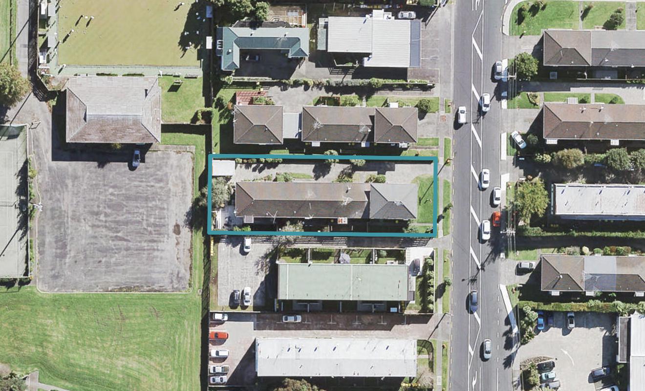 2/766 Beach Road, Browns Bay, Auckland - Carousel 1