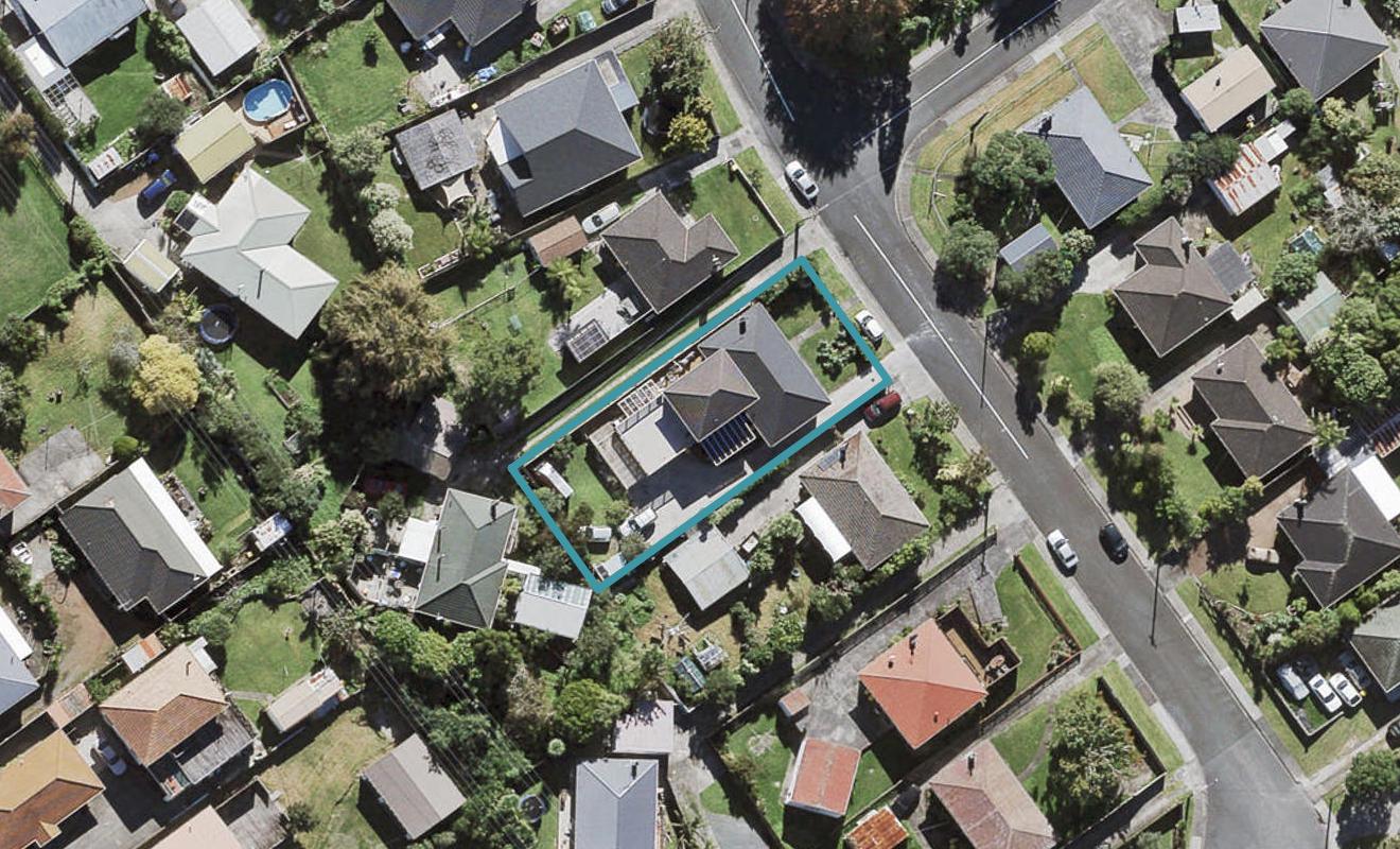 11 Cornwall Street, Te Atatu South, Auckland - Carousel 1