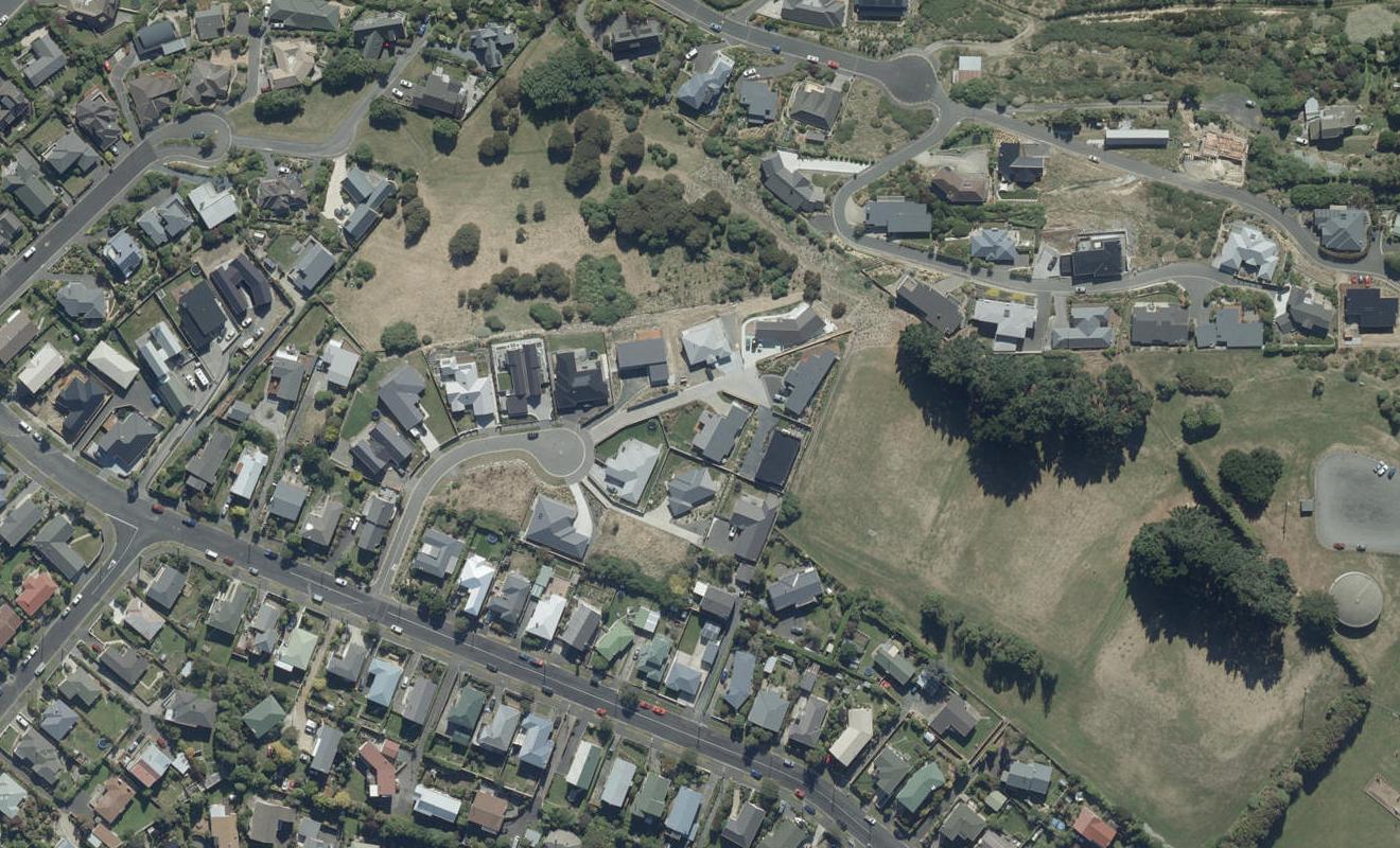16 Rotary Park Close, Shiel Hill, Dunedin - Carousel 1