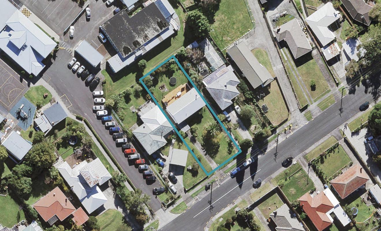 64 Roberts Road, Te Atatu South, Auckland - Carousel 1