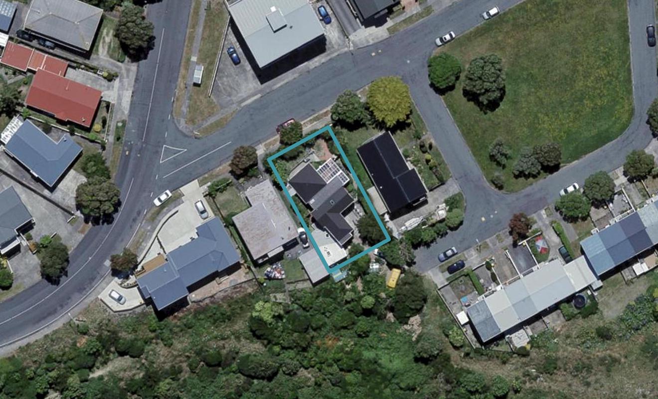 6 Waiwera Crescent, Maupuia, Wellington - Carousel 1
