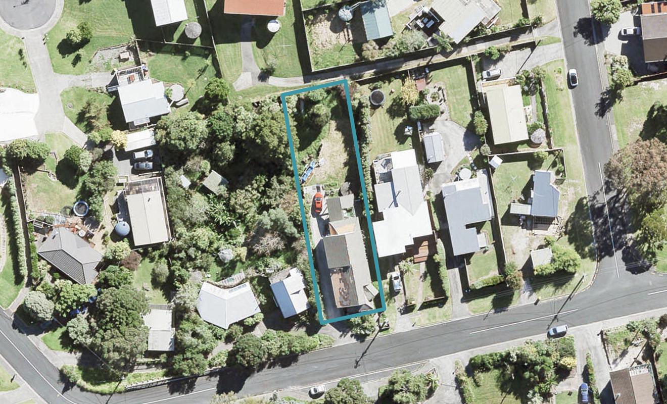 10 Surf Road, Stanmore Bay, Whangaparaoa - Carousel 1