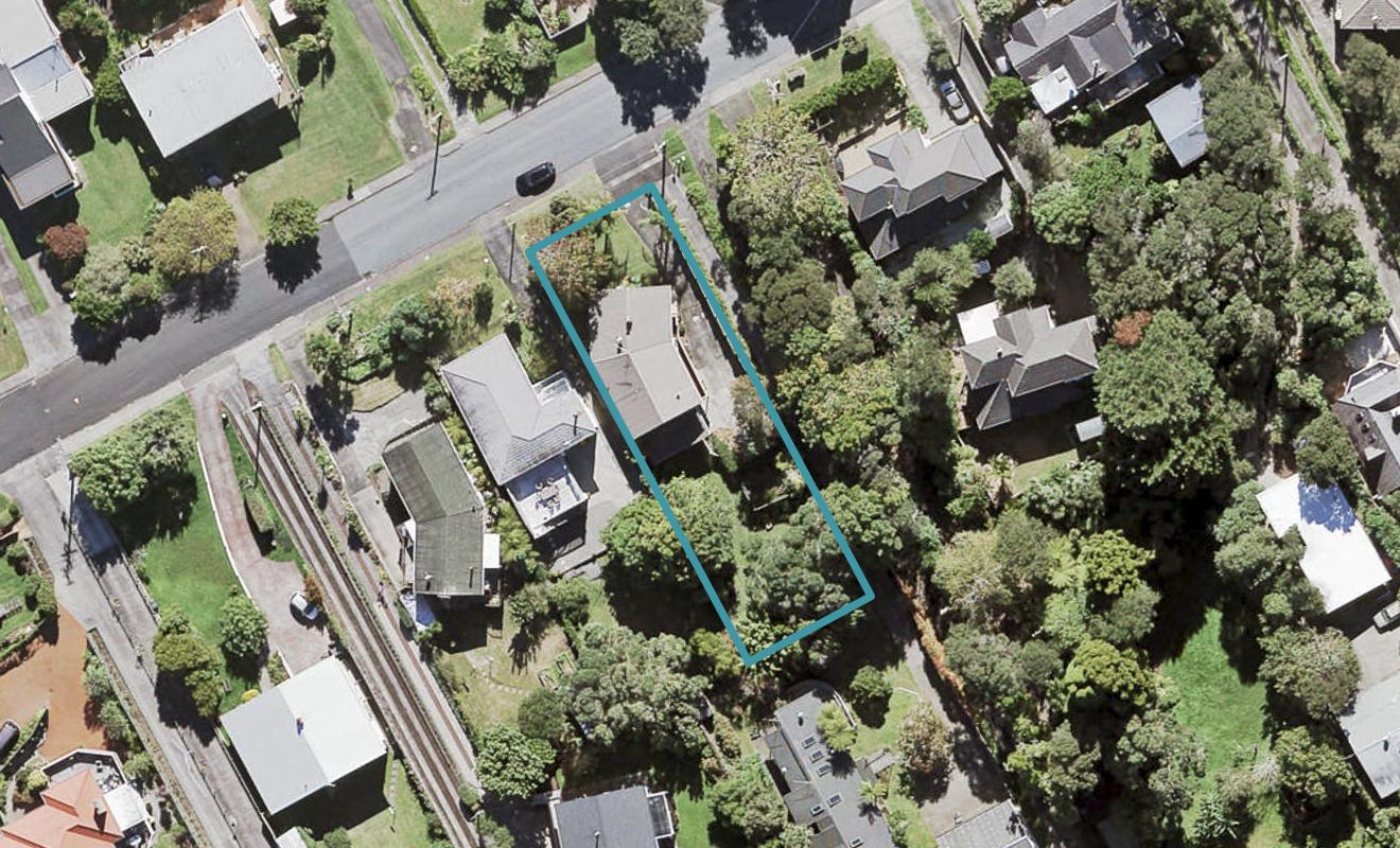 134 Cliff View Drive, Green Bay, Auckland - Carousel 1