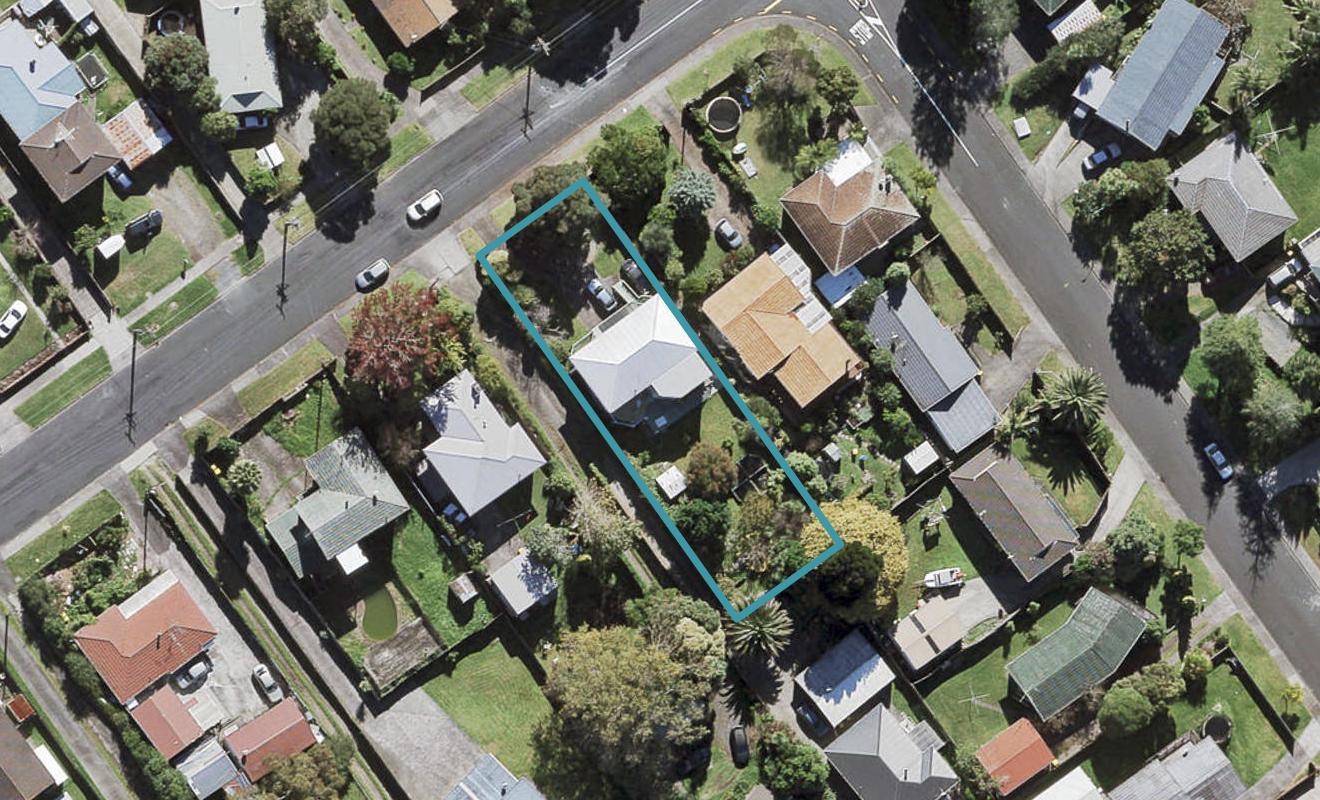 35 Roberts Road, Te Atatu South, Auckland - Carousel 1