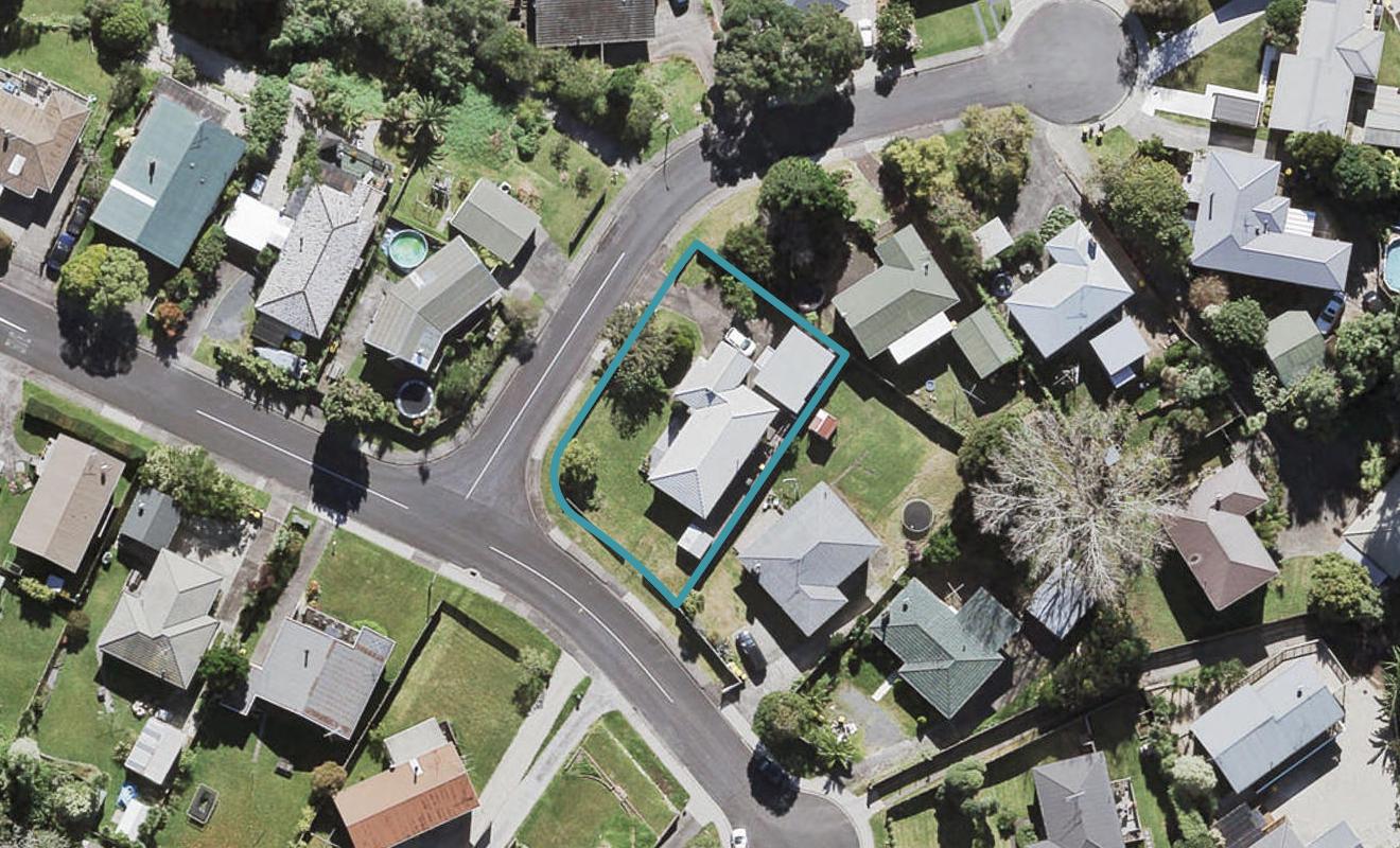 1 James Scott Place, Te Atatu South, Auckland - Carousel 1