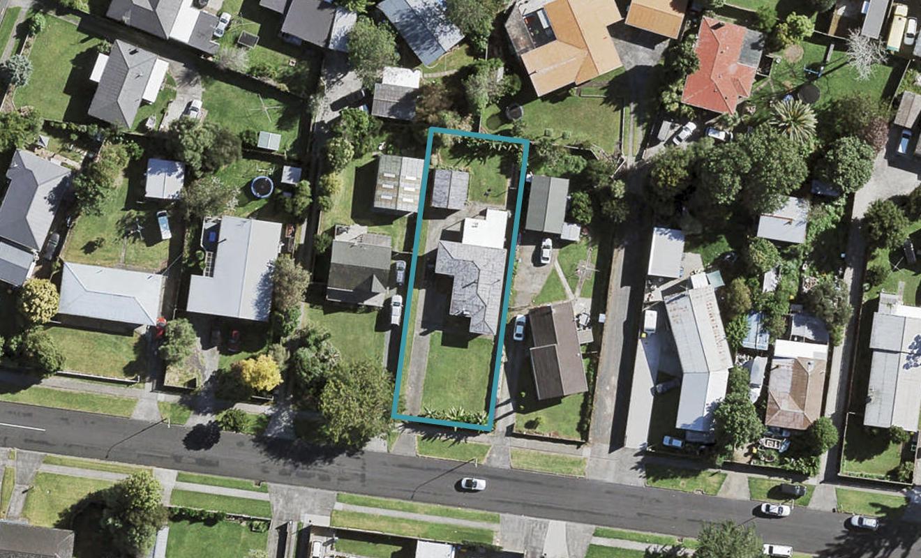 12 Blanes Road, Weymouth, Auckland - Carousel 1