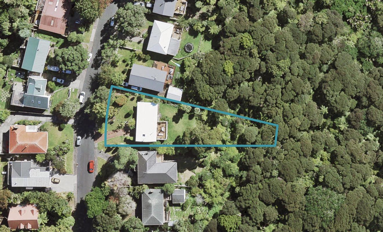 36 Rimutaka Place, Titirangi, Auckland - Carousel 1