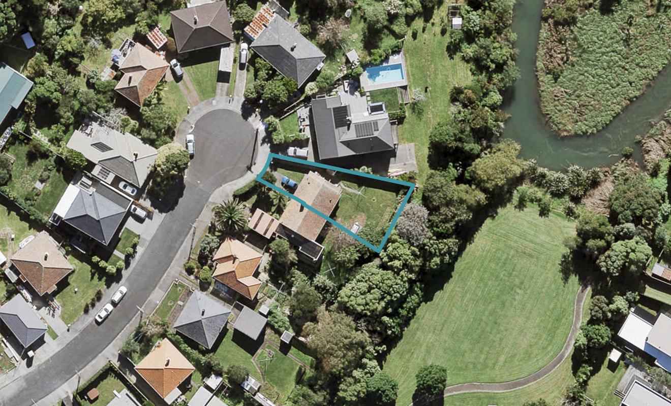 15 De Luen Street, Point Chevalier, Auckland - Carousel 1