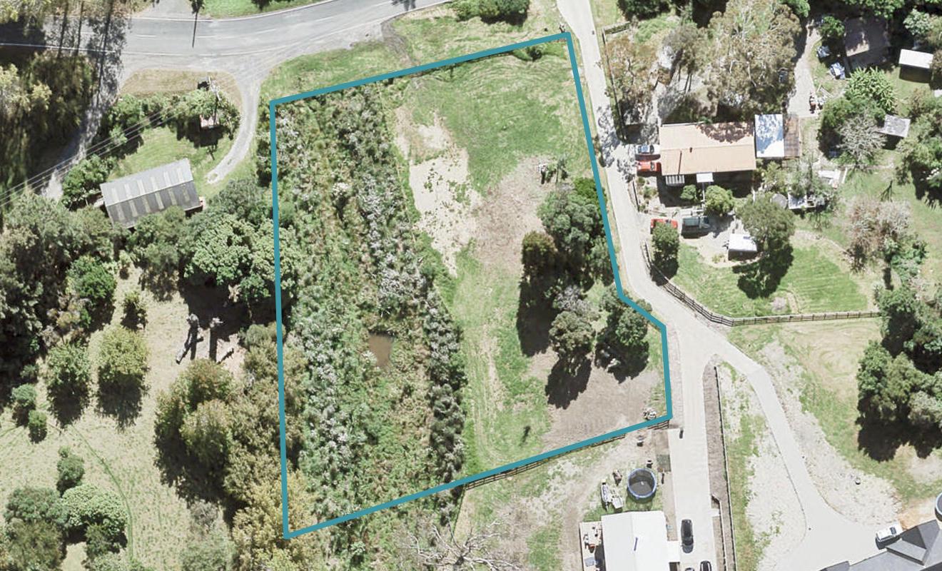 21 HOBBS RD, Matakatia, Whangapararaoa - Carousel 1