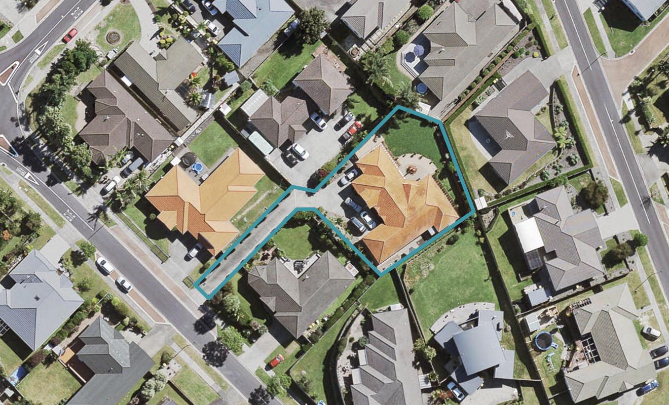 9 Brittany Drive, Henderson, Auckland - Carousel 1