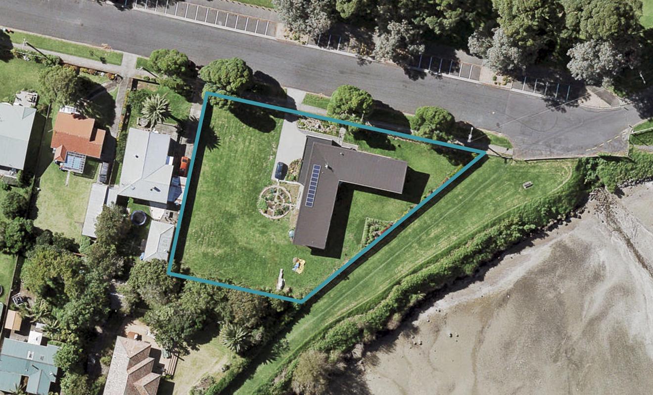 127 Point England Road, Point England, Auckland - Carousel 1