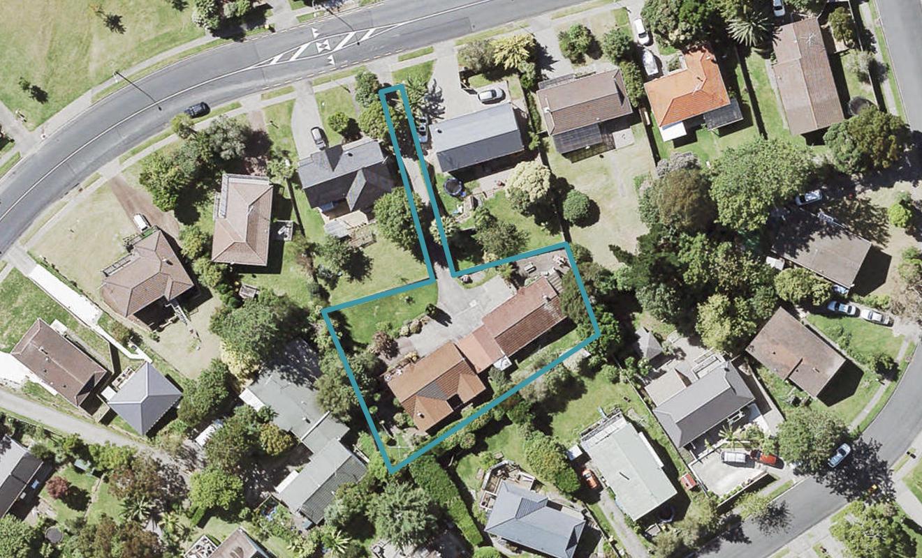1/61 Oaktree Avenue, Browns Bay, Auckland - Carousel 1