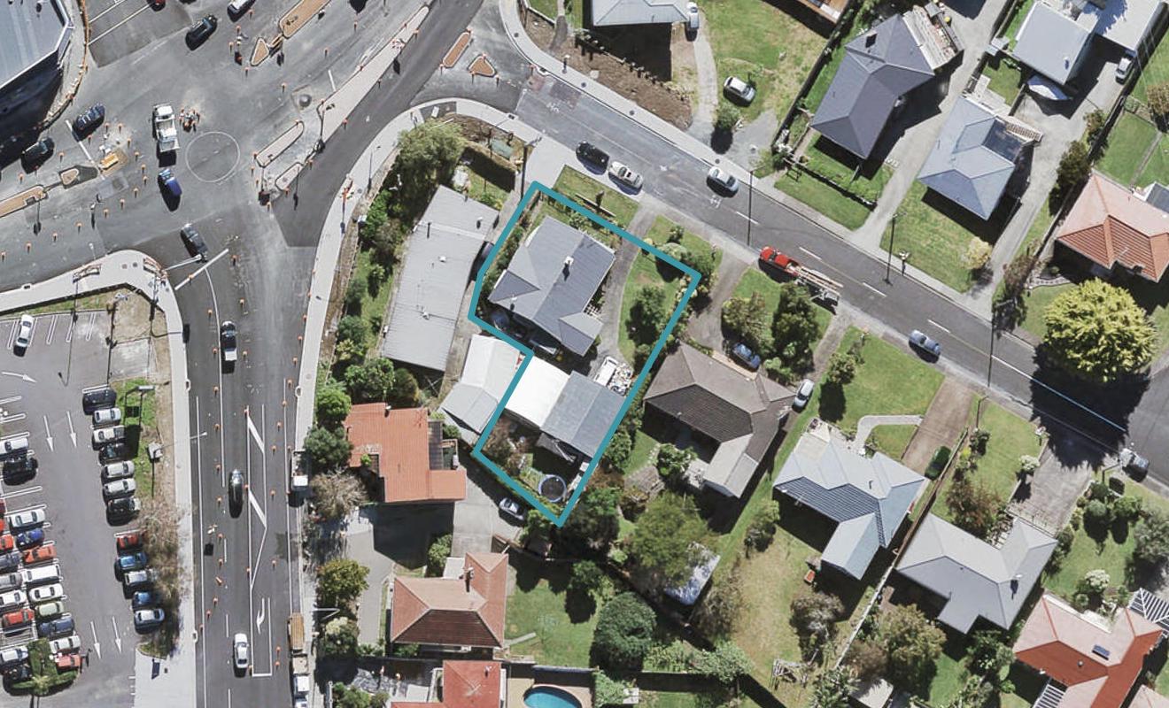 3 Lyndhurst Road, Te Atatu South, Auckland - Carousel 1