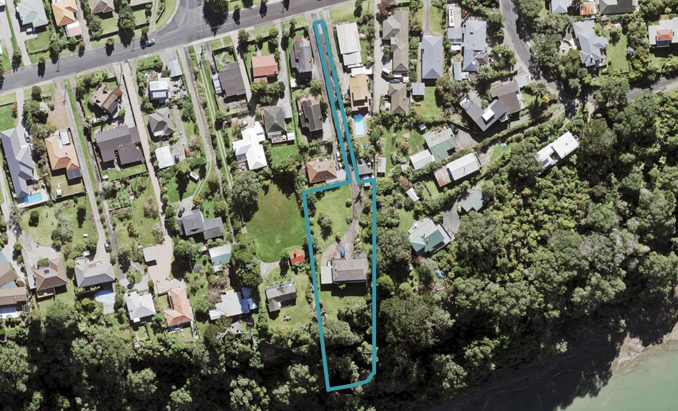 8 Cliff View Drive, Green Bay, Auckland - Carousel 1