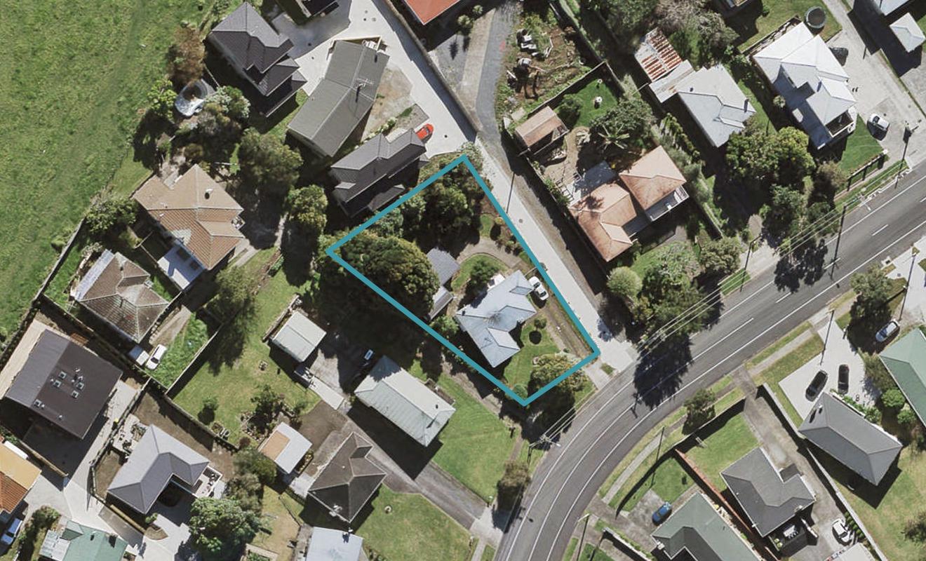 46 Mountain Road, Mangere Bridge, Auckland - Carousel 1