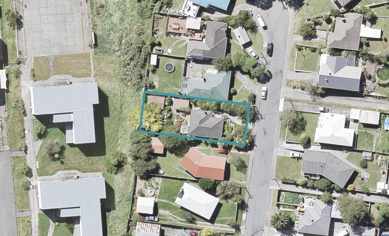 15 Isabel Grove, Wainuiomata, Lower Hutt - Carousel 1