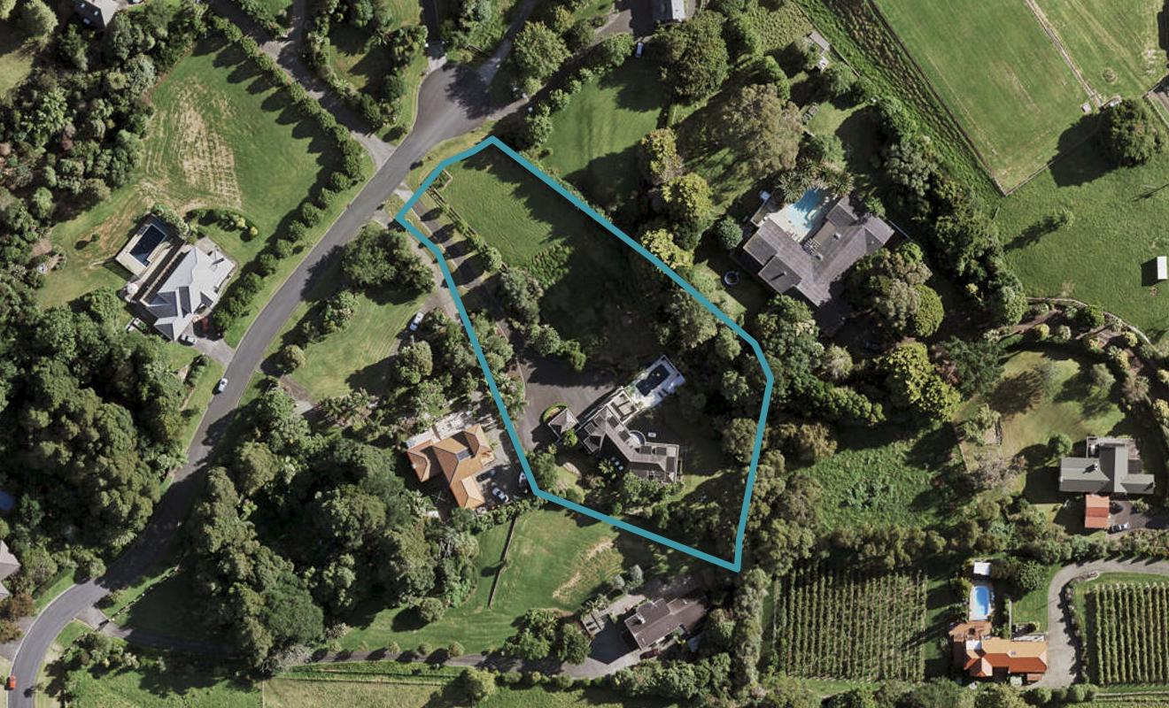 9 Tiffany Close, Totara Park, Auckland - Carousel 1